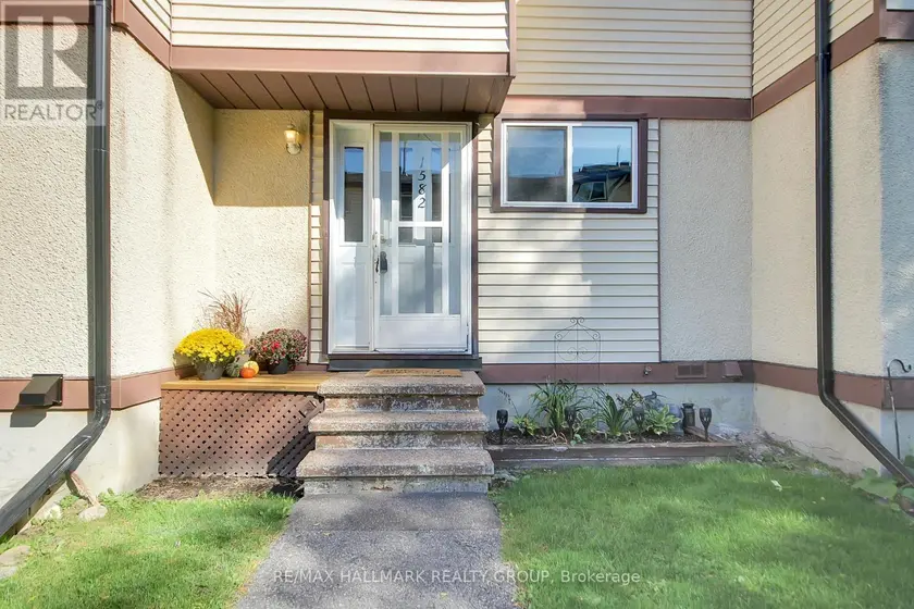 Townhouse at 61 - 1582 FEATHER LANE, Ottawa