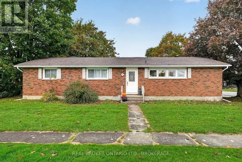 Detached at 15 GRAY AVENUE, South Stormont