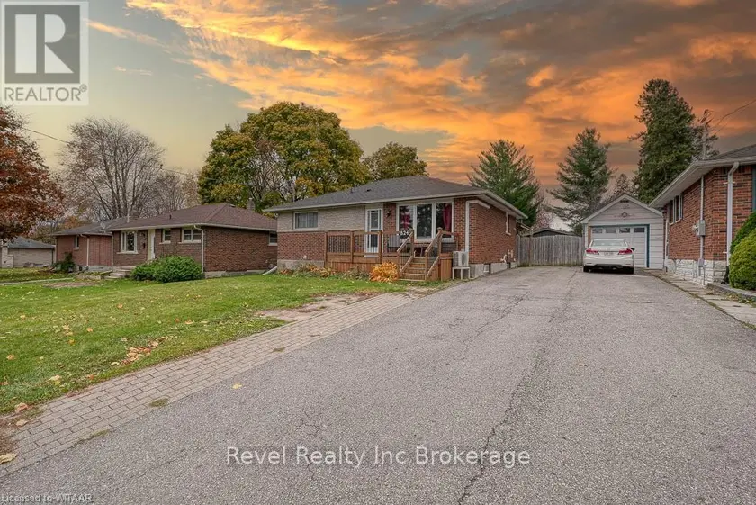 Detached at 824 DEVONSHIRE AVENUE, Woodstock
