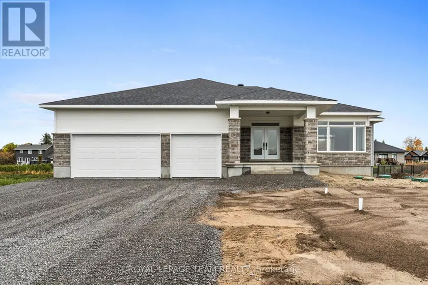 Detached at 63 HOGAN DRIVE, McNab/Braeside