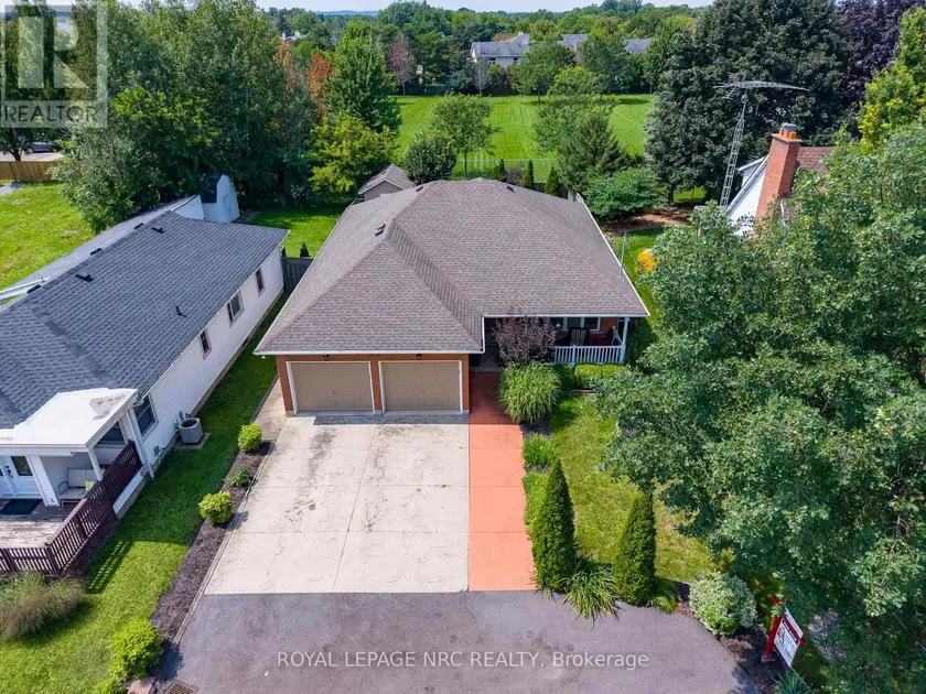 Detached at 173 FIRST STREET LOUTH STREET, St. Catharines