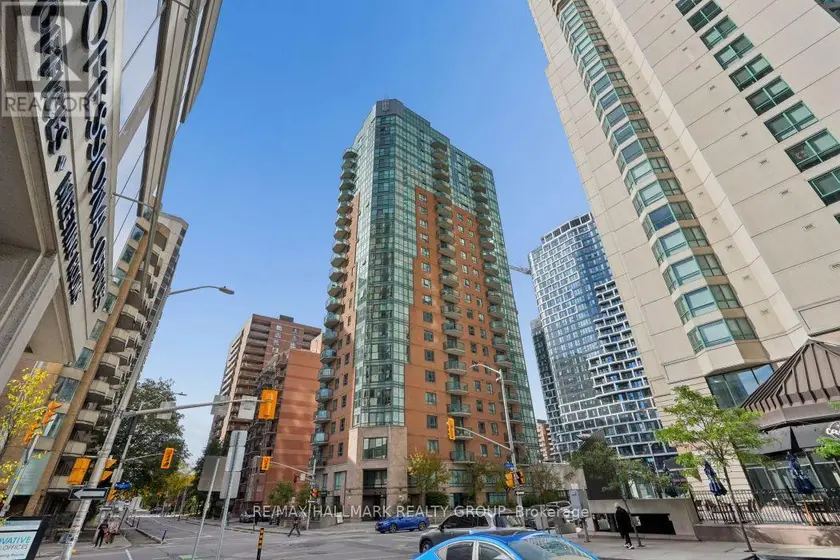 Apartment at 302 - 445 LAURIER AVENUE W, Ottawa