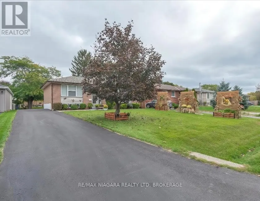 Detached at 10 FIRST AVENUE, Port Colborne