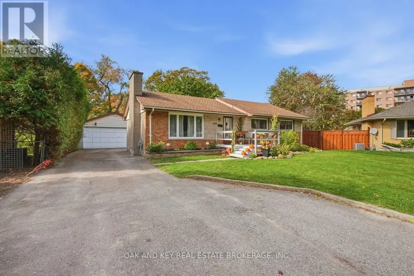 Detached at 446 SCENIC DRIVE, London South