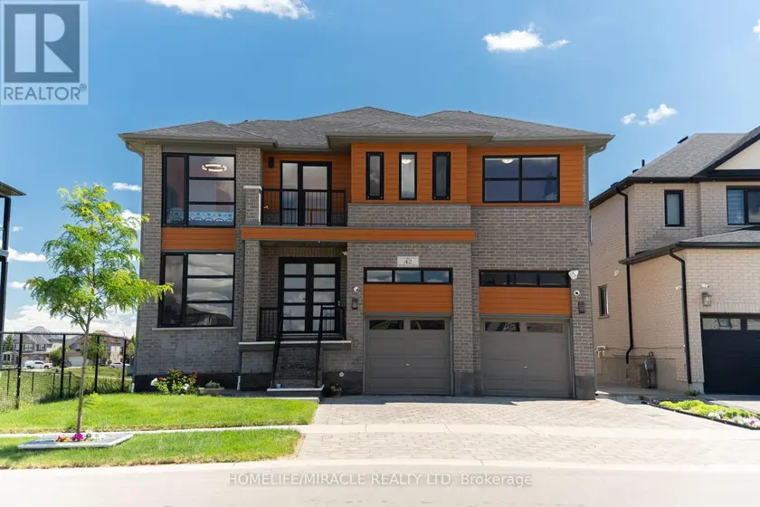 Detached at 42 GRANDVILLE CIRCLE, Brant