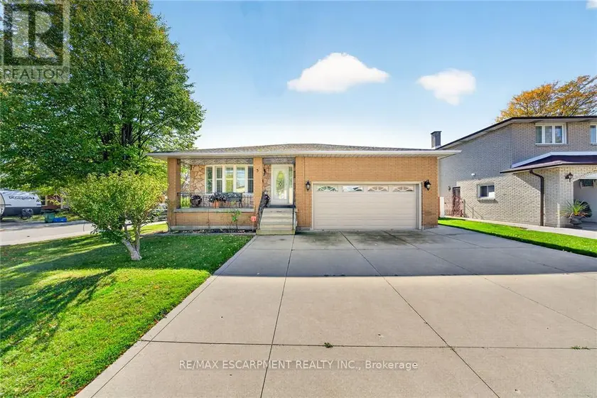 Detached at 3 HARVARD PLACE, Hamilton