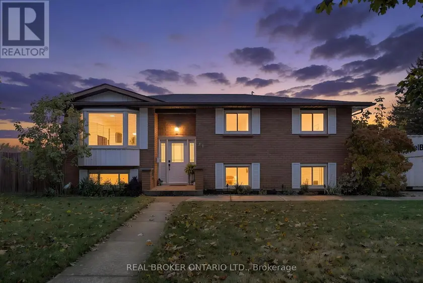 Detached at 31 GILLIN ROAD, Brantford