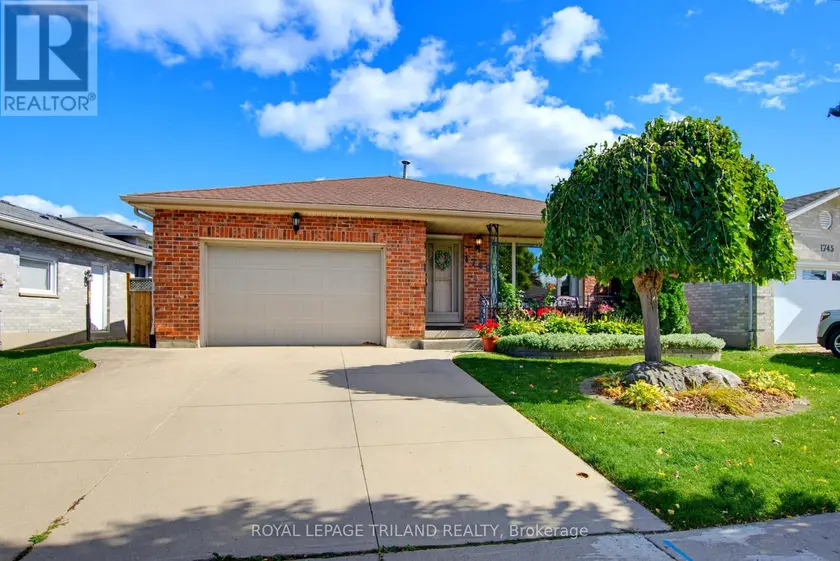 Detached at 1749 JALNA BOULEVARD, London South