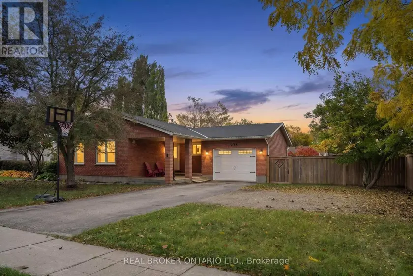 Detached at 273 COLBORNE STREET, Centre Wellington