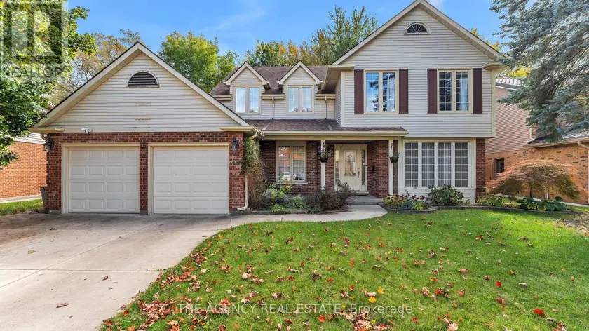 Detached at 32 GLENVIEW CRESCENT, London North