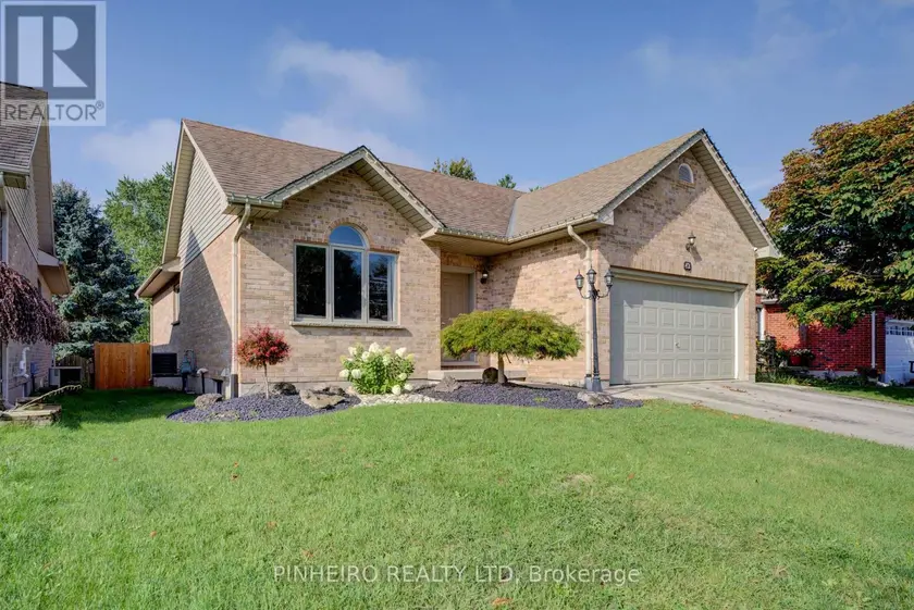 Detached at 42 HICKORY BOULEVARD W, Strathroy-Caradoc