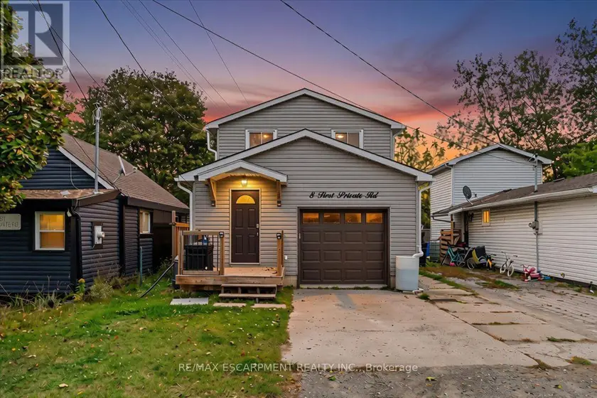 Detached at 8 FIRST PRIVATE ROAD, Hamilton