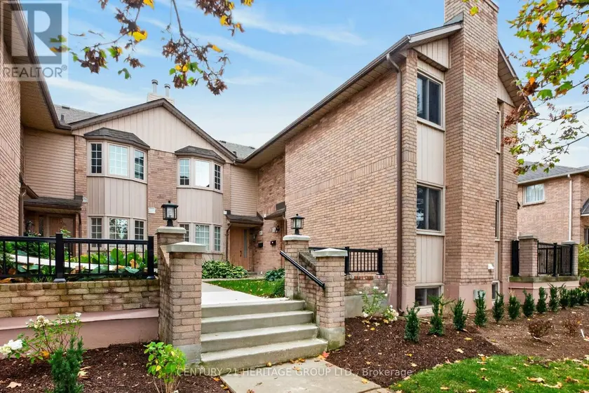 Townhouse at 15 - 38 ELORA DRIVE, Hamilton