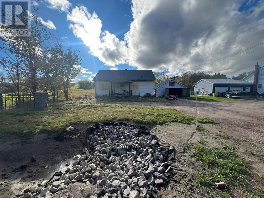 Detached at 1390 PEMBROKE STREET E, Laurentian Valley