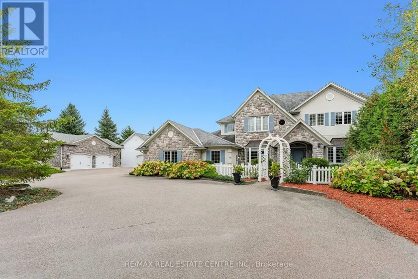 Detached at 6805 CONCESSION 2, Puslinch