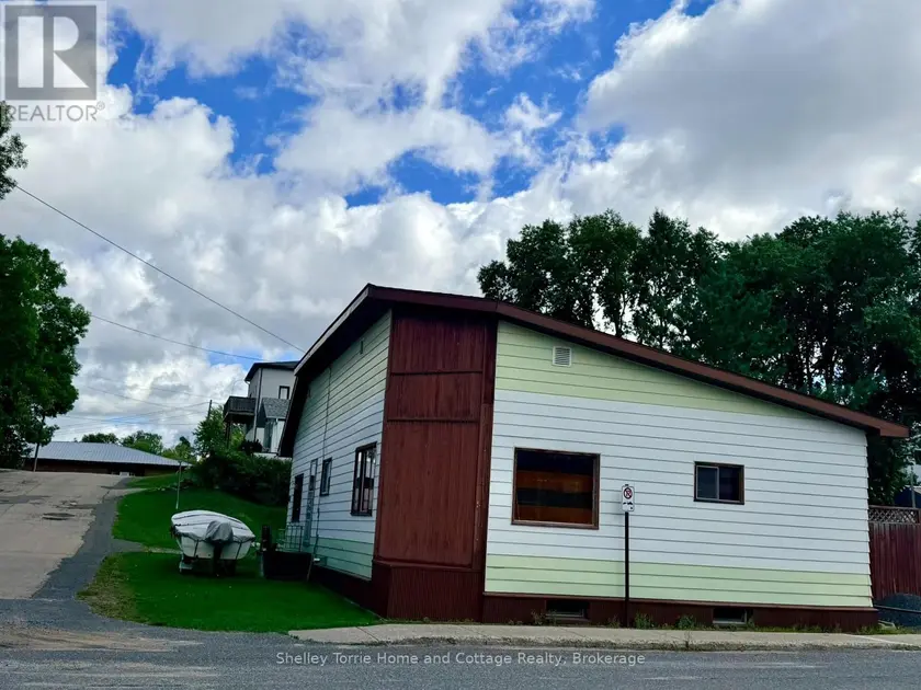 Detached at 613 FRONT STREET, Kenora