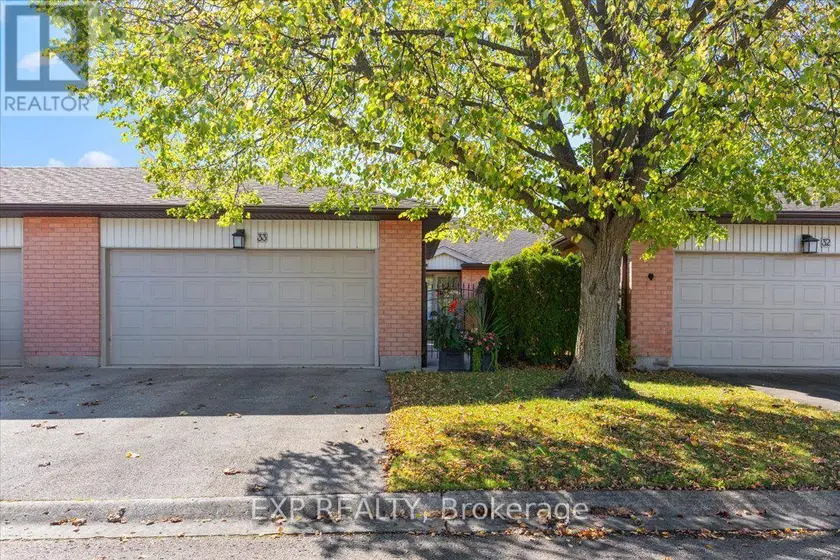 Townhouse at 33 - 55 FIDDLERS GREEN ROAD, London North