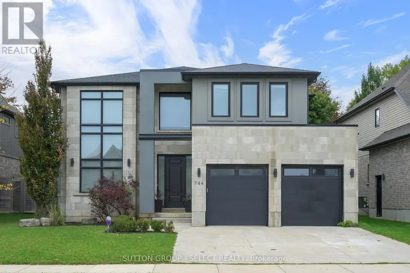 Detached at 744 HICKORYSTICK KEY, London North