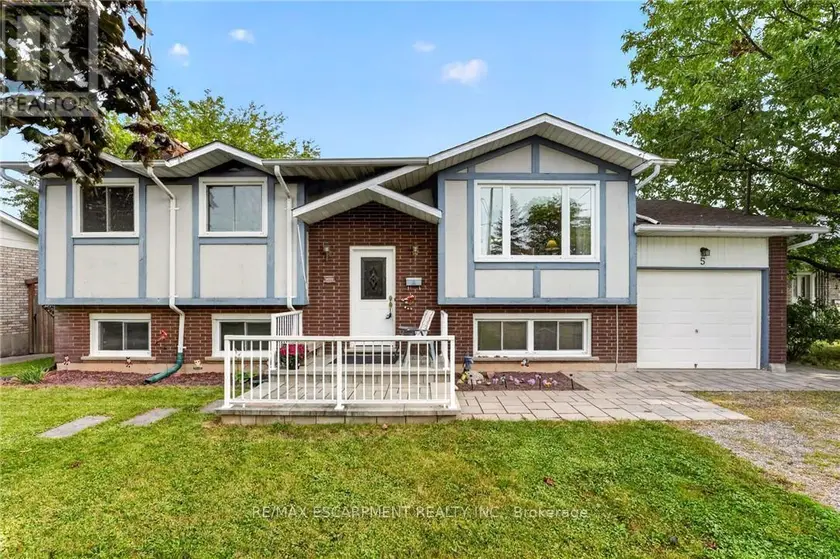 Detached at 5 BROOKS CIRCLE, West Lincoln