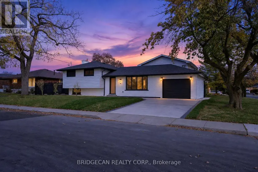 Detached at 4 BERMUDA COURT, Hamilton