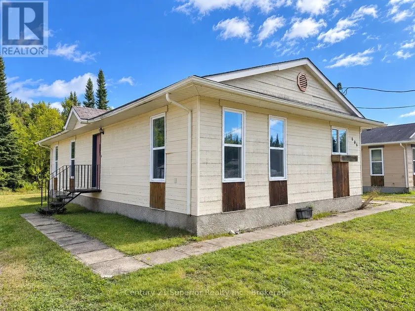 Detached at 606 PEARY STREET, Schreiber