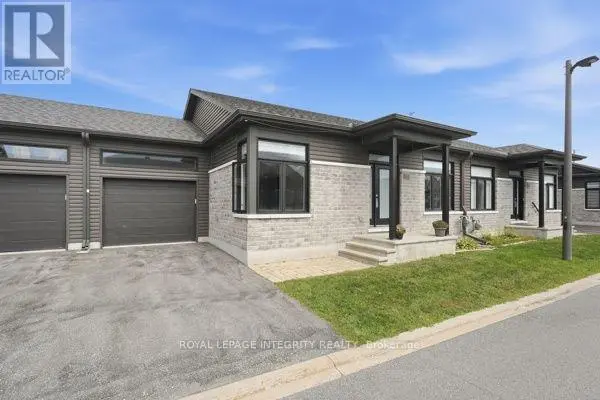 Townhouse at 33 SOLARA PRIVATE, Clarence-Rockland