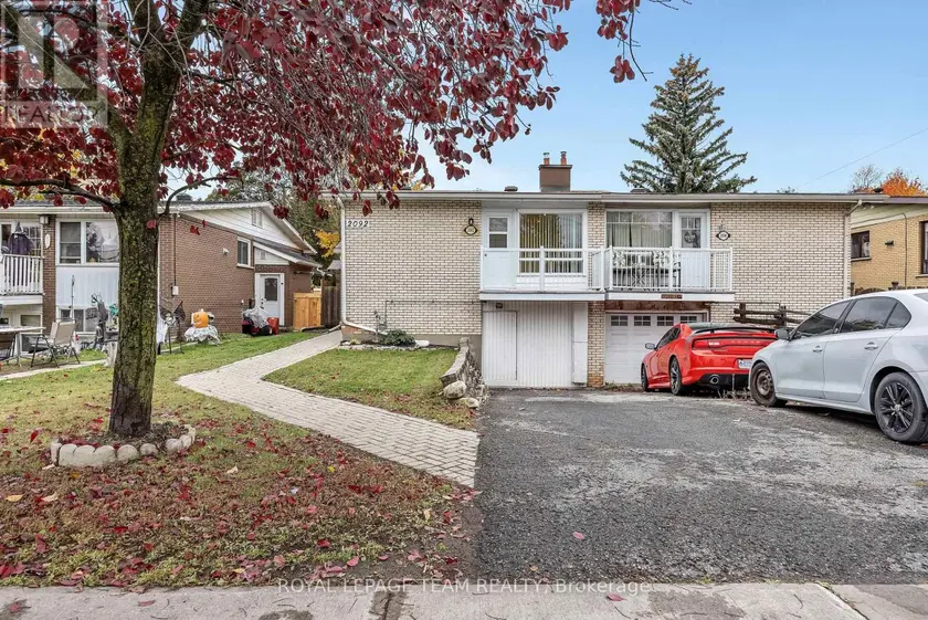 Semi-Detached/Link at 2092 ST LAURENT BOULEVARD, Ottawa