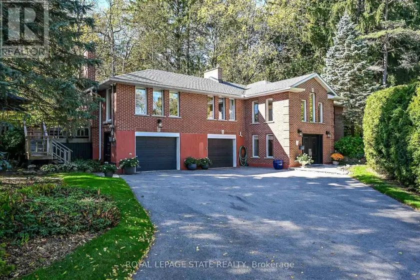 Detached at 311 GOLF LINKS ROAD, Hamilton