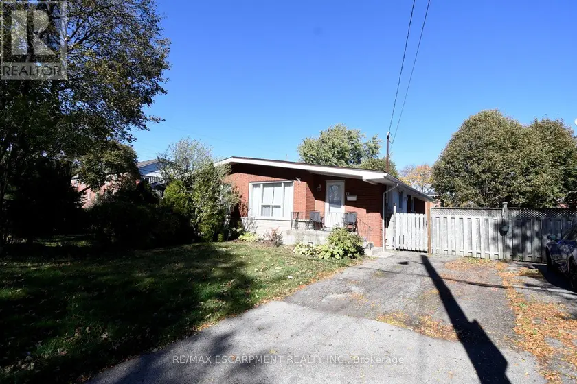 Semi-Detached/Link at 5 RONALDSHAY AVENUE, Hamilton