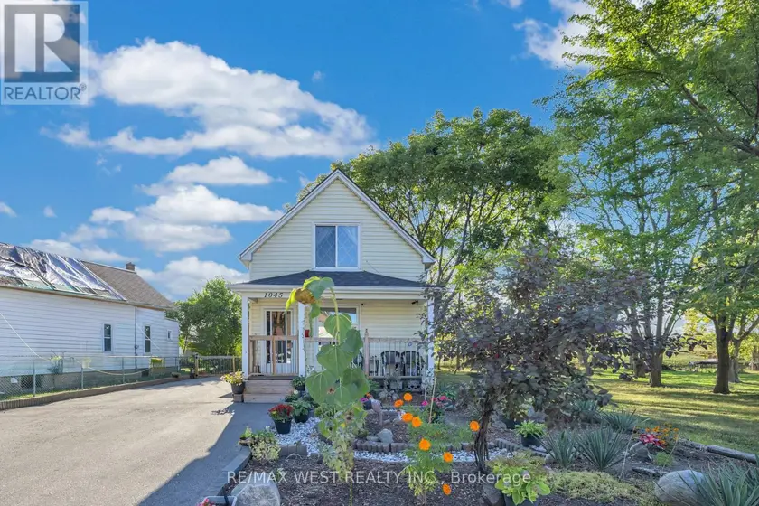 Detached at 1045 WELLINGTON AVENUE, Windsor