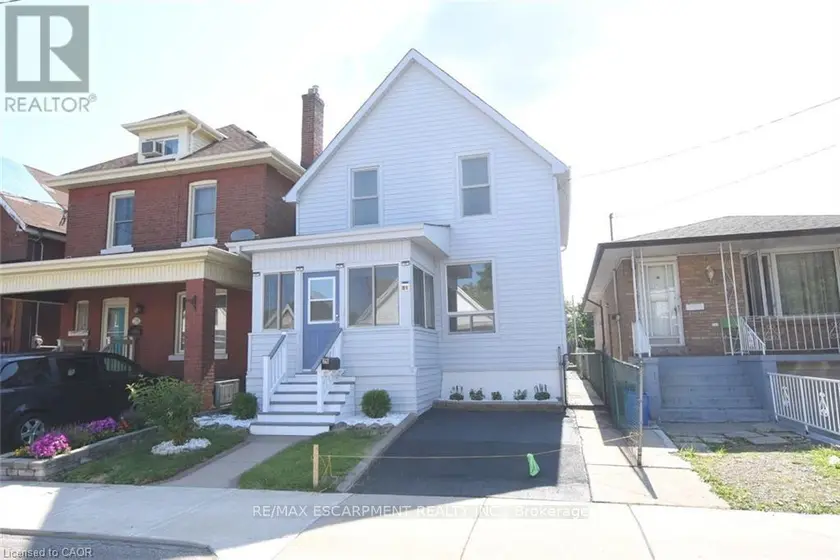Detached at 26 FAIRVIEW AVENUE, Hamilton