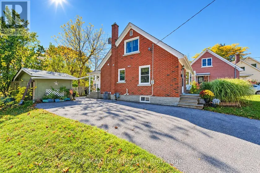 Detached at 35 PLEASANT AVENUE, Kitchener