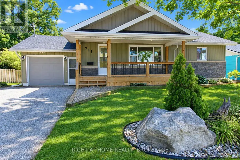 Detached at 711 JOHN STREET, Haldimand