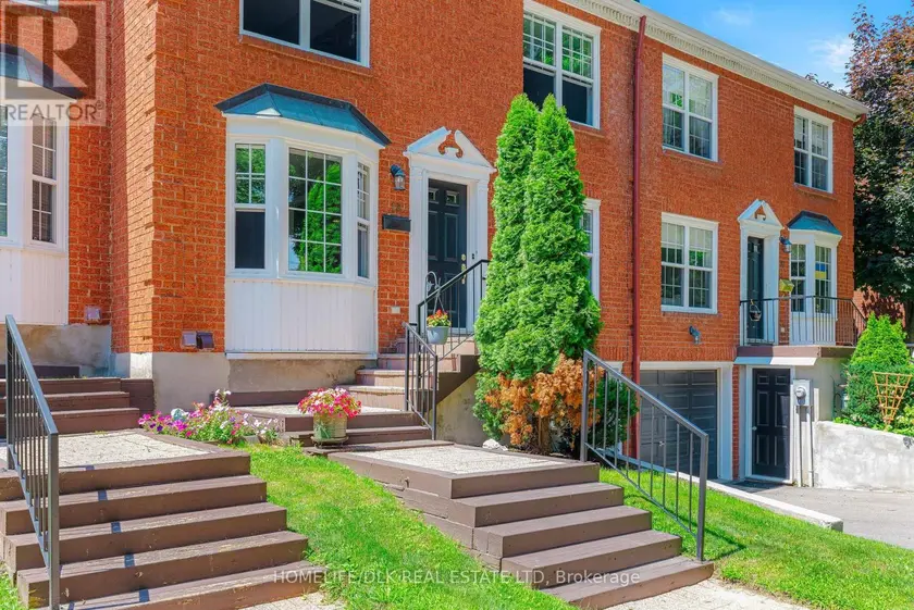 Townhouse at 18 COUNTRY CLUB PLACE, Elizabethtown-Kitley
