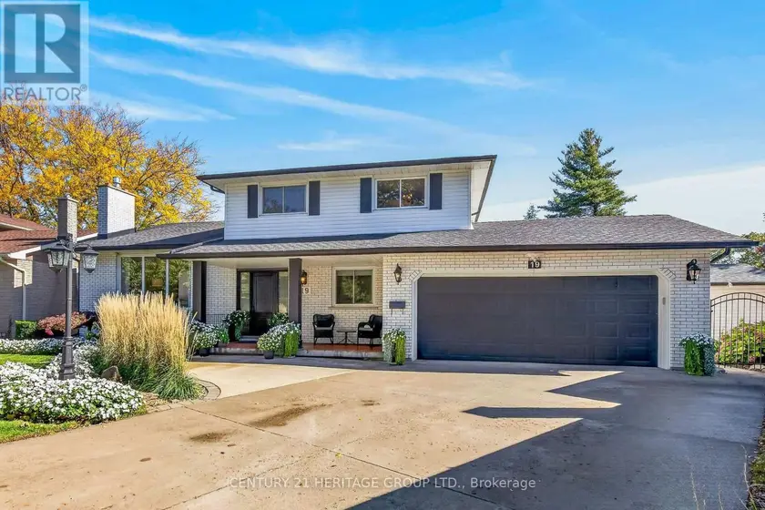 Detached at 19 MEADOWBROOK CRESCENT, St. Catharines