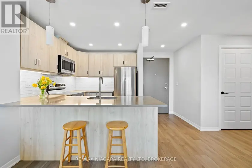 Apartment at 301 - 3998 VICTORIA AVENUE, Lincoln