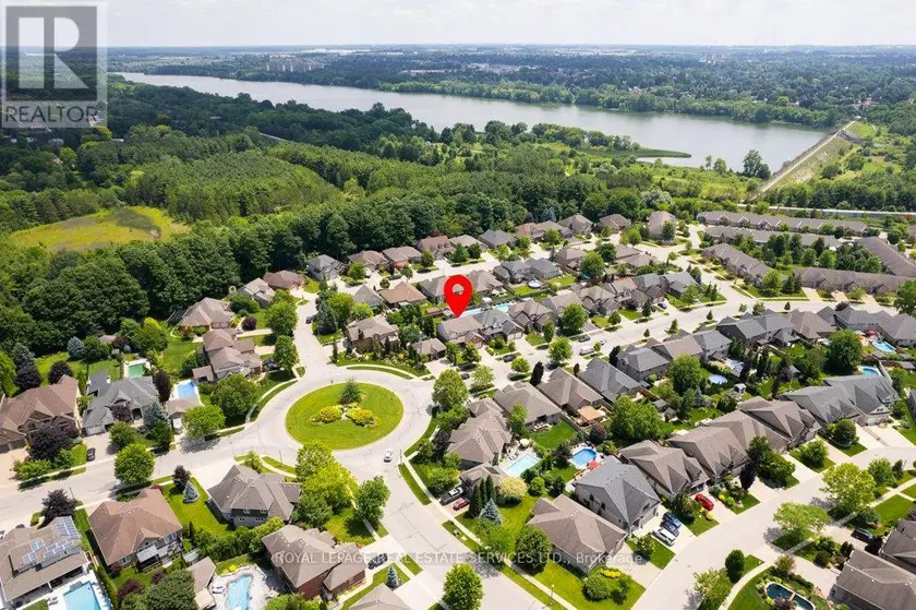 Detached at 560 LAKEVIEW DRIVE, Woodstock