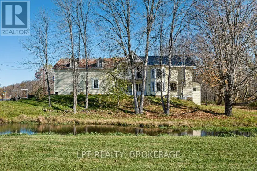 Detached at 16 WESTPORT ROAD, Frontenac