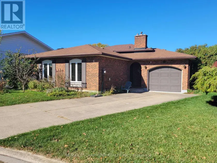 Detached at MAIN - 9 CHARLEEN CIRCLE, St. Catharines
