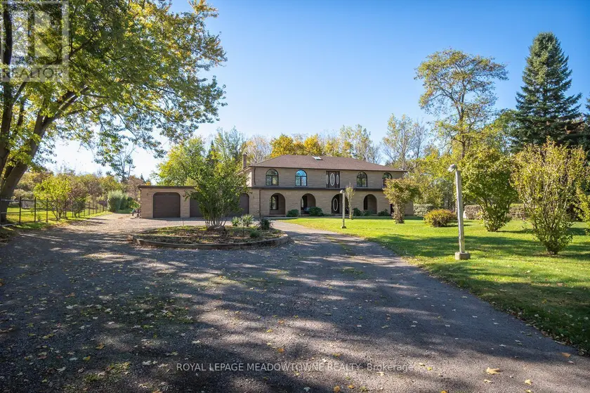 Detached at 805 CENTRE ROAD, Hamilton