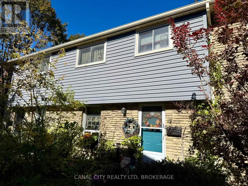 Townhouse at 17 - 18 BARRY STREET, St. Catharines