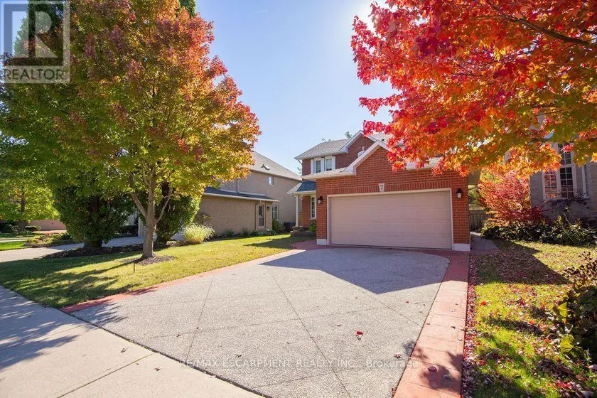 Detached at 7 FALCONRIDGE DRIVE, Hamilton