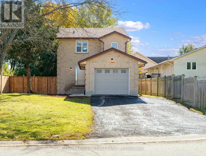 Detached at 1048 MAHOGANY ROAD, London North