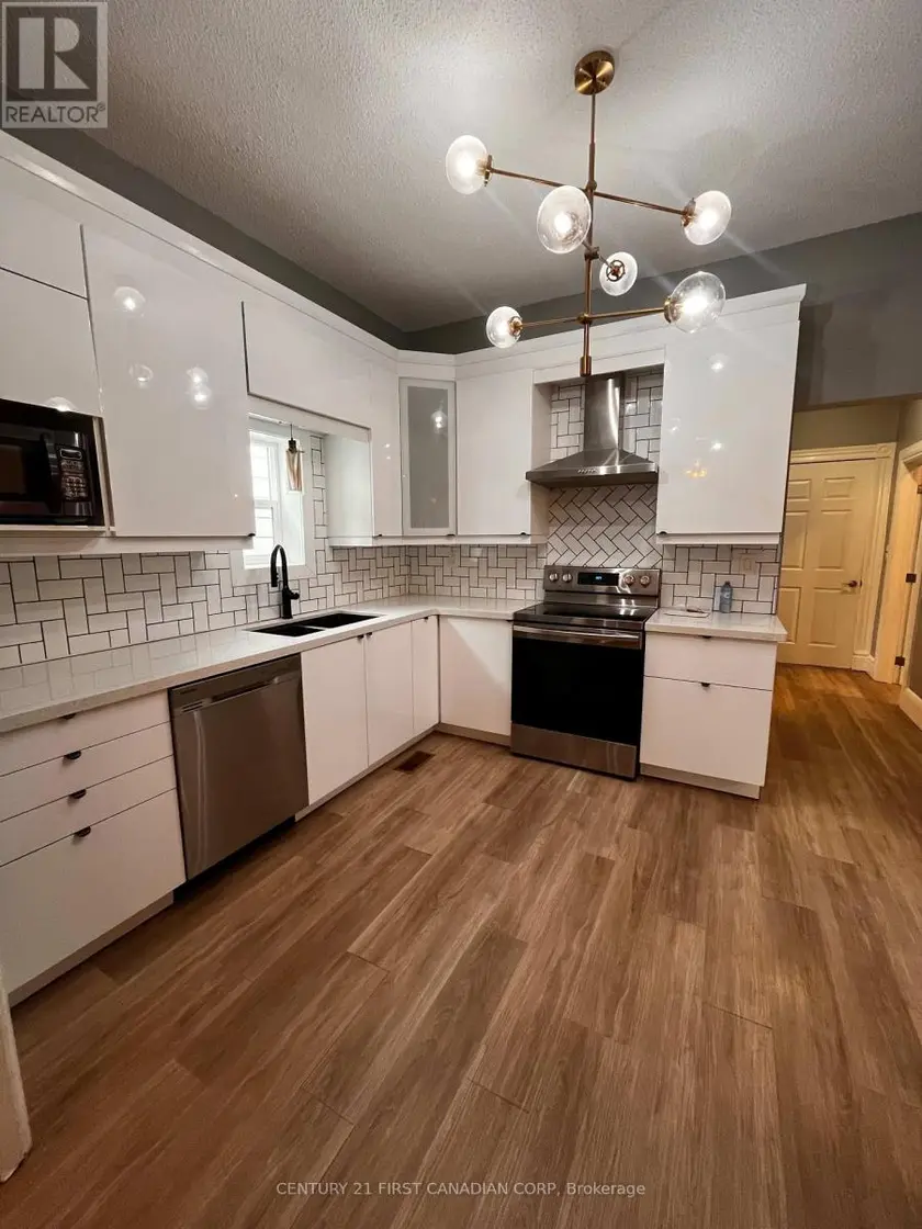 Detached at 223 WATERLOO STREET, London East