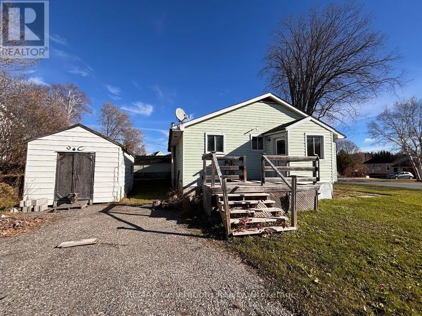 Detached at 10 ADJALA AVENUE, Manitouwadge