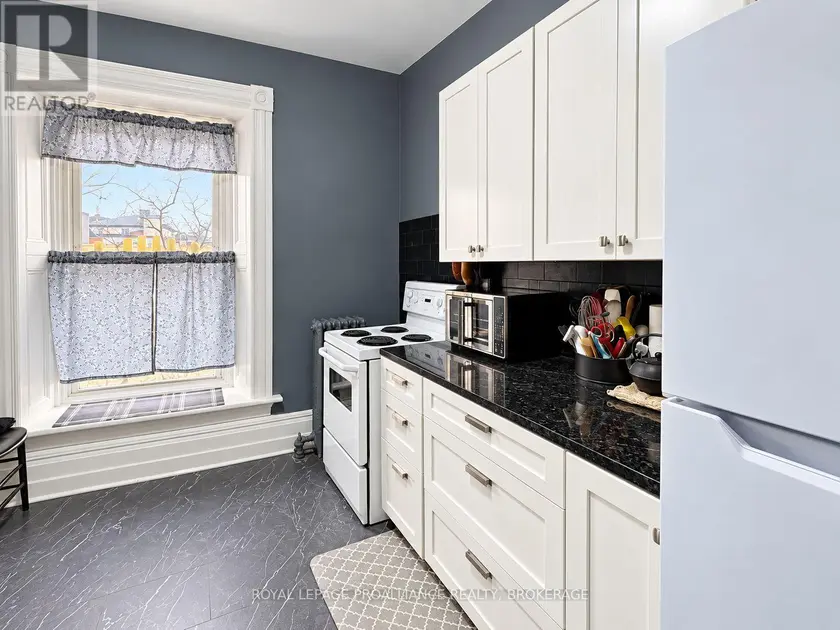 Apartment at 3 - 33 KING STREET W, Brockville