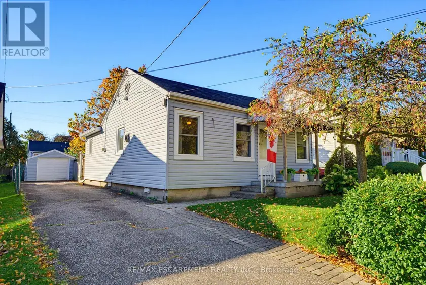 Detached at 9 SPENCER AVENUE, Hamilton