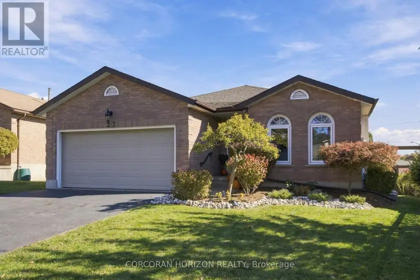 Detached at 27 COSTAIN COURT, Kitchener