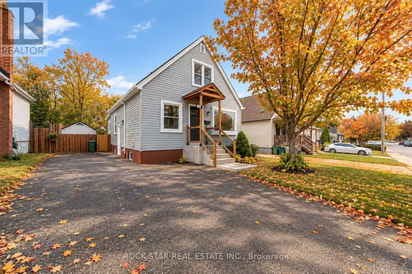 Detached at 294 EAST 28TH STREET, Hamilton
