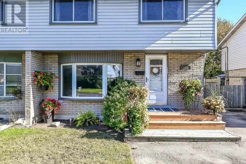 Semi-Detached/Link at 995 UPPER WELLINGTON STREET, Hamilton